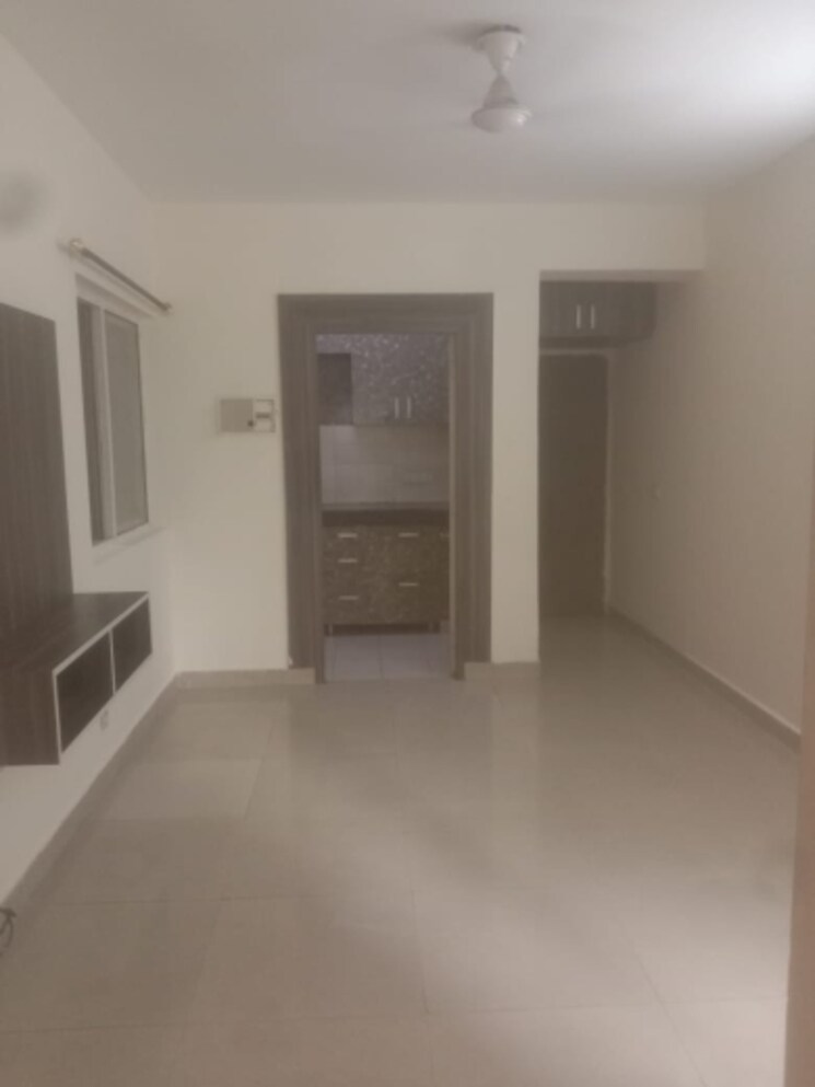 Room, paras-seasons 2 Bedroom 830 Sq.Ft. Apartment In Sector 168 Noida 8971367