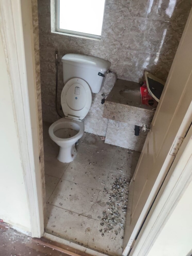 Bathroom, paras-seasons 2 Bedroom 830 Sq.Ft. Apartment In Sector 168 Noida 8971367