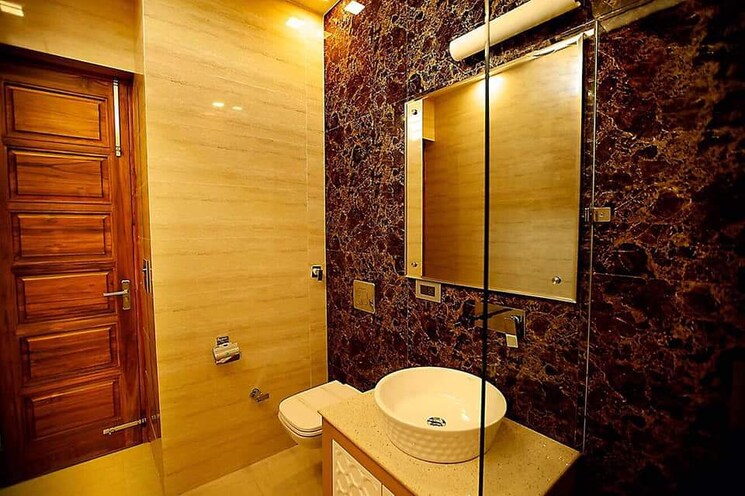 Bathroom, sector 15 4 Bedroom 3150 Sq.Ft. Builder Floor In Sector 15 Faridabad 8971364