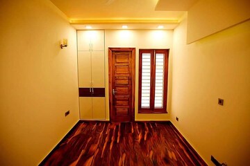 Bedroom in 4 BHK Builder Floor at Sector 15 – for Rent