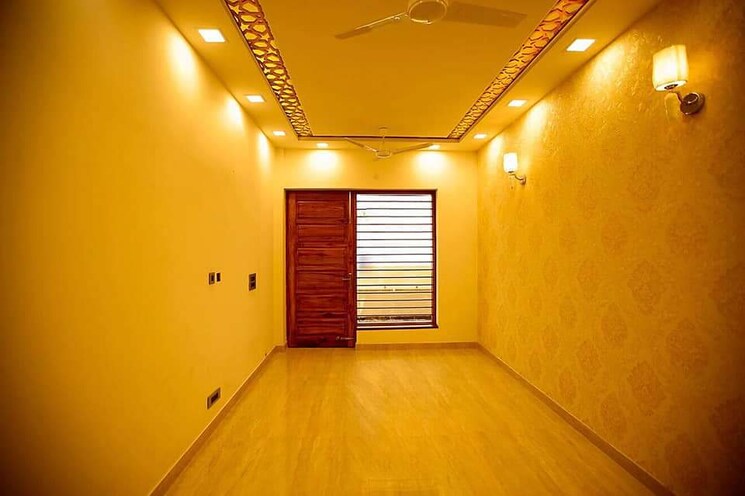 Room, sector 15 4 Bedroom 3150 Sq.Ft. Builder Floor In Sector 15 Faridabad 8971364