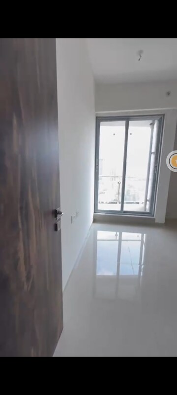 Room in 3 BHK Apartment at Rosa Manhattan, Ghodbunder Road – for Rent