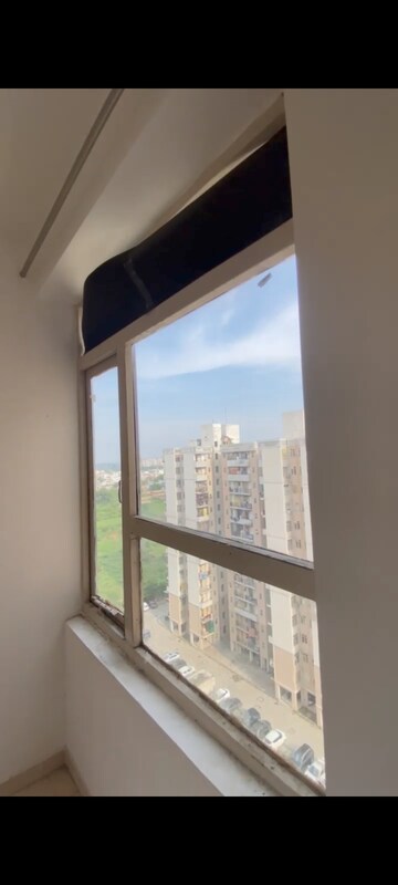 Room in 1 BHK Apartment at Auric City Homes, Sector 82 – for Rent