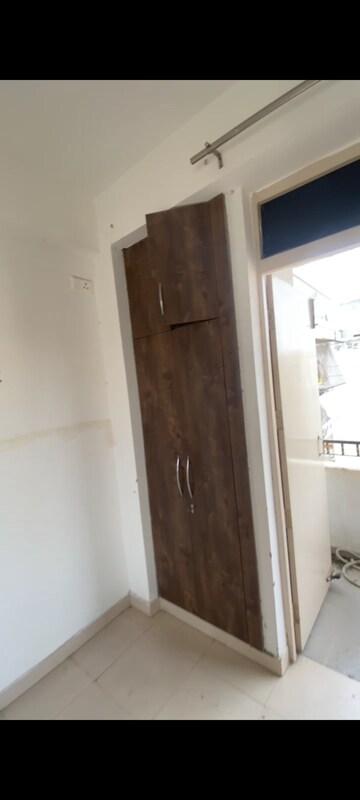 Furnished Amenities in 1 BHK Apartment at Auric City Homes, Sector 82 – for Rent