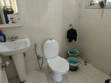Bathroom in 2.5 BHK Builder Floor at SS The Lilac, Sector 49 – for Rent