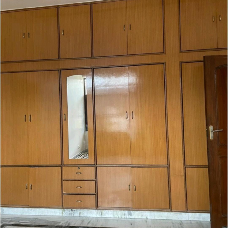 Room, sector 14 3 Bedroom 3000 Sq.Ft. Independent House In Sector 14 Faridabad 8971480