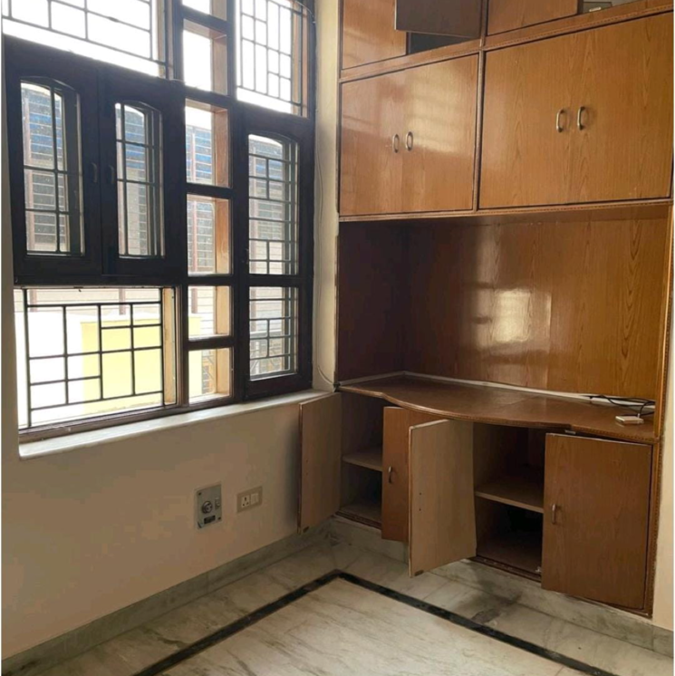 Room, sector 14 3 Bedroom 3000 Sq.Ft. Independent House In Sector 14 Faridabad 8971480