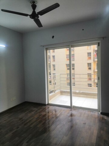 Room in 2 BHK Apartment at Paras Seasons, Sector 168 – for Rent