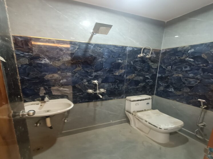 Bathroom, sarfabad village 2 Bedroom 750 Sq.Ft. Apartment In Sarfabad Village Noida 8971437