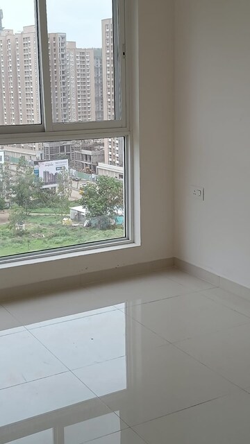 Room in 2 BHK Apartment at Godrej Hillside, Mahalunge – for Rent