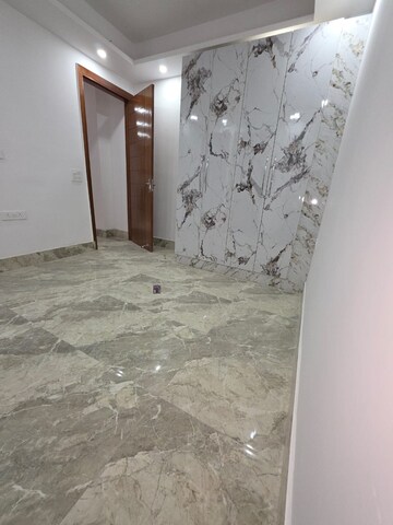 Room in 3 BHK Builder Floor at Saket – for Sale
