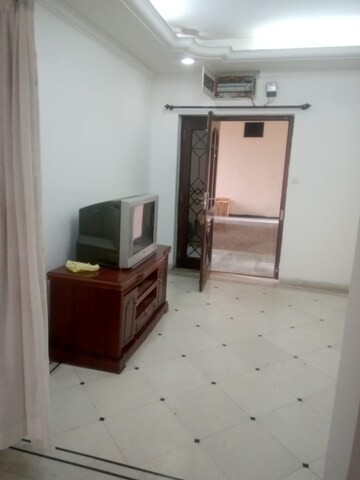 Room in 3 BHK Apartment at Jayabheri Silicon County, Madhapur – for Rent
