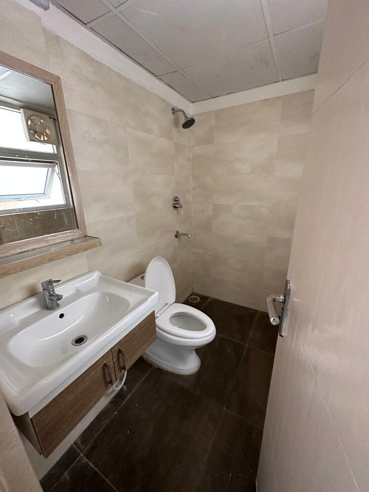 Bathroom, tulip-violet 3 Bedroom 1578 Sq.Ft. Apartment In Sector 69 Gurgaon 8971511