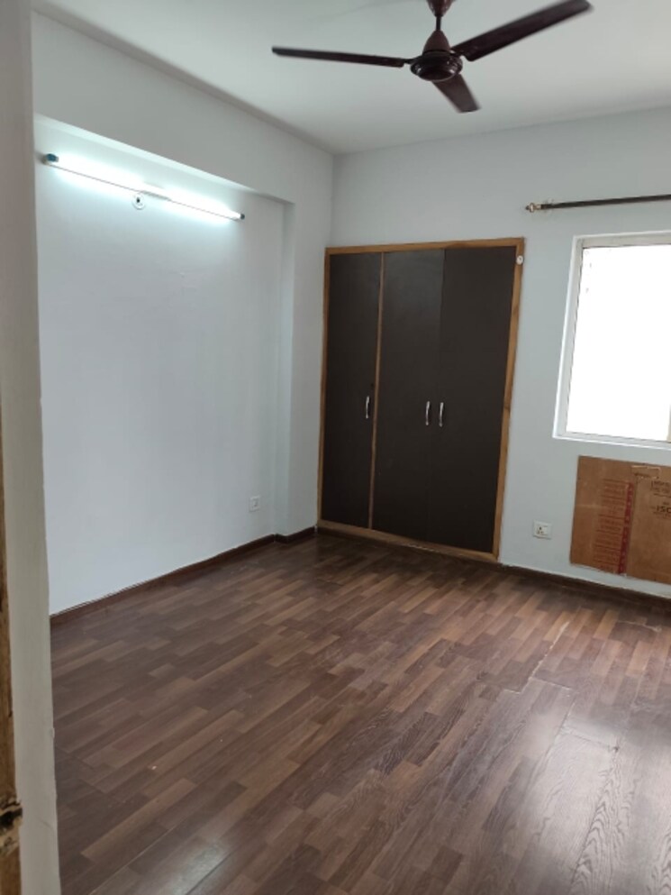 Room, paras-seasons 2 Bedroom 985 Sq.Ft. Apartment In Sector 168 Noida 8971539