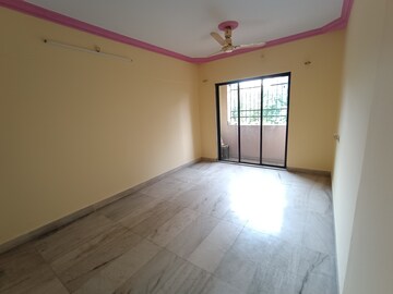 Room in 2 BHK Apartment at Eveready Govind Apartment, Kopar Khairane – for Rent