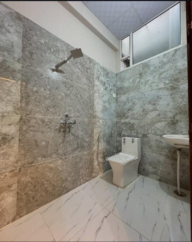 Bathroom, sector 33 3 Bedroom 2250 Sq.Ft. Builder Floor In Sector 33 Faridabad 8971548