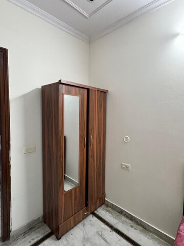 Room in 3 BHK Builder Floor at Unitech South City 1, South City 1 – for Rent