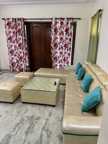 Bedroom in 3 BHK Builder Floor at Unitech South City 1, South City 1 – for Rent