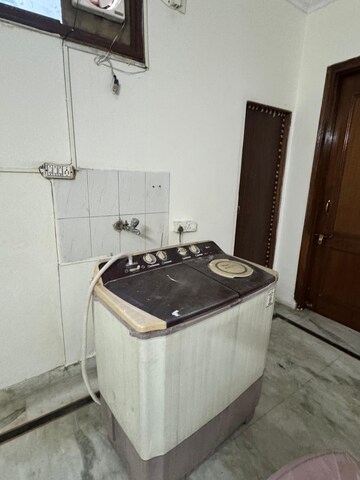 Team Area in 3 BHK Builder Floor at Unitech South City 1, South City 1 – for Rent
