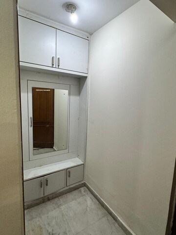 Room in 3 BHK Builder Floor at Unitech South City 1, South City 1 – for Rent