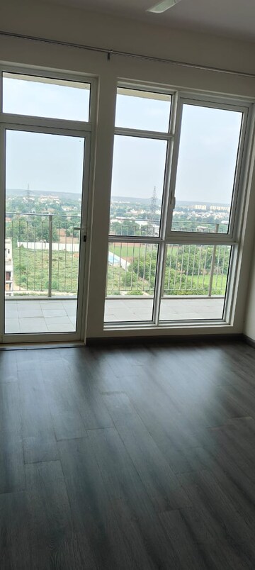 Room in 3 BHK Apartment at Ireo The Corridors, Sector 67a – for Rent