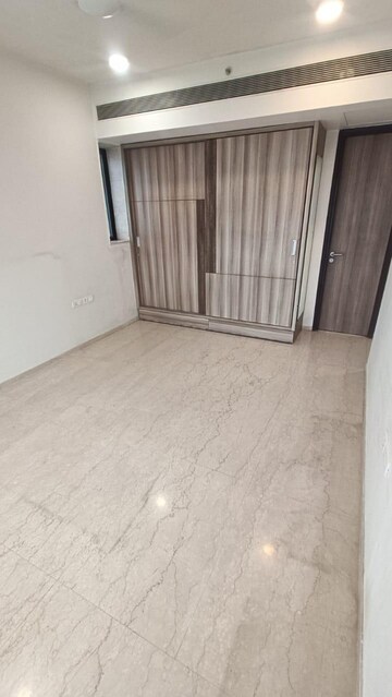 Room in 3 BHK Apartment at Lodha Marquise, Worli – for Sale