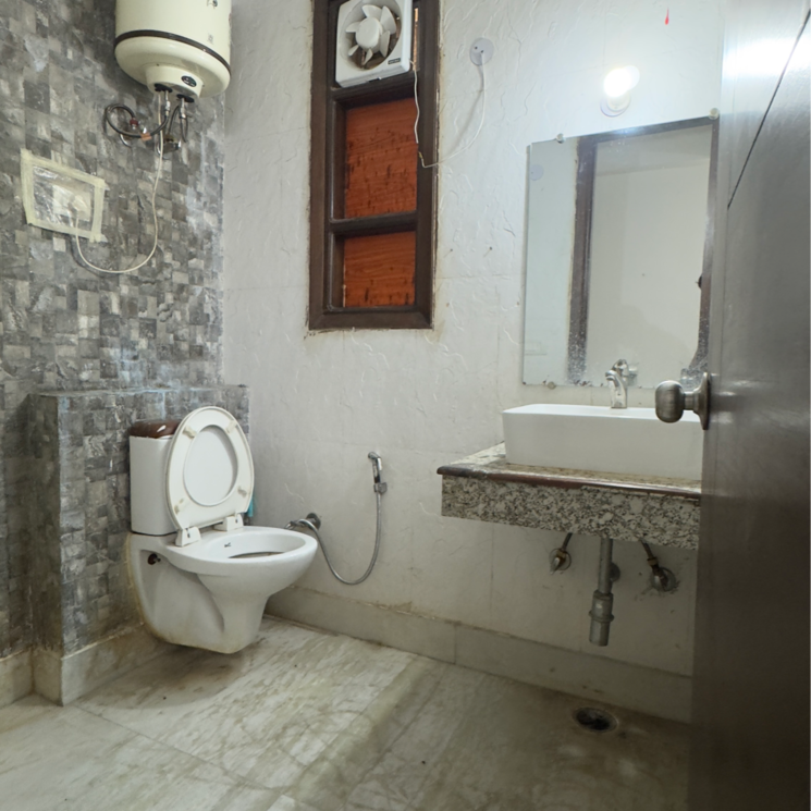 Attached Bathroom, chattarpur 3 Bedroom 1500 Sq.Ft. Builder Floor In Chattarpur Delhi 8971734