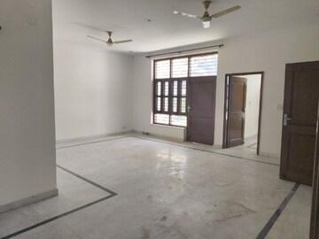 Room in 3 BHK Builder Floor at Doordarshan Apartment, Sector 45 – for Rent