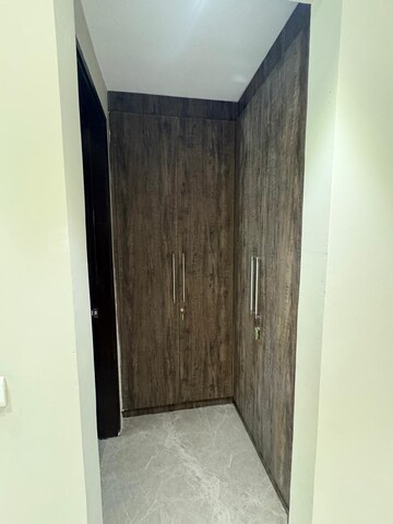 Furnished Amenities in 4 BHK Builder Floor at Dlf Phase I – for Rent