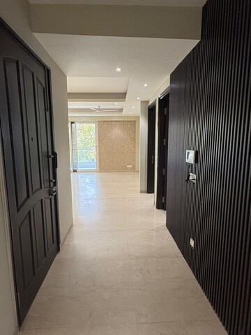 Building Lobby in 4 BHK Builder Floor at Dlf Phase I – for Rent