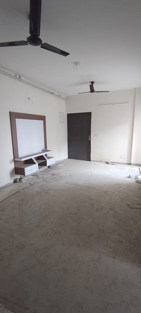 3 BHK Apartment For Rent in Shri Radha Sky Gardens