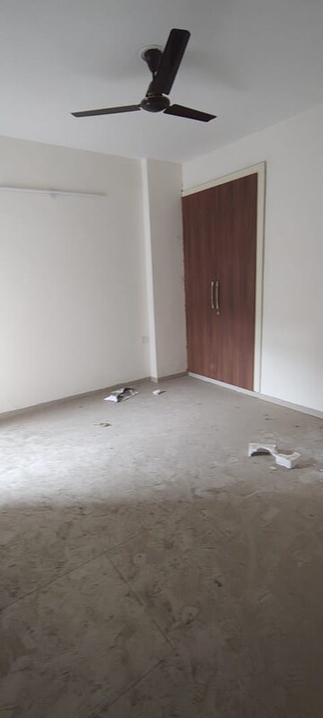 Room in 3 BHK Apartment at Shri Radha Sky Gardens, Sector 16b Greater Noida – for Rent