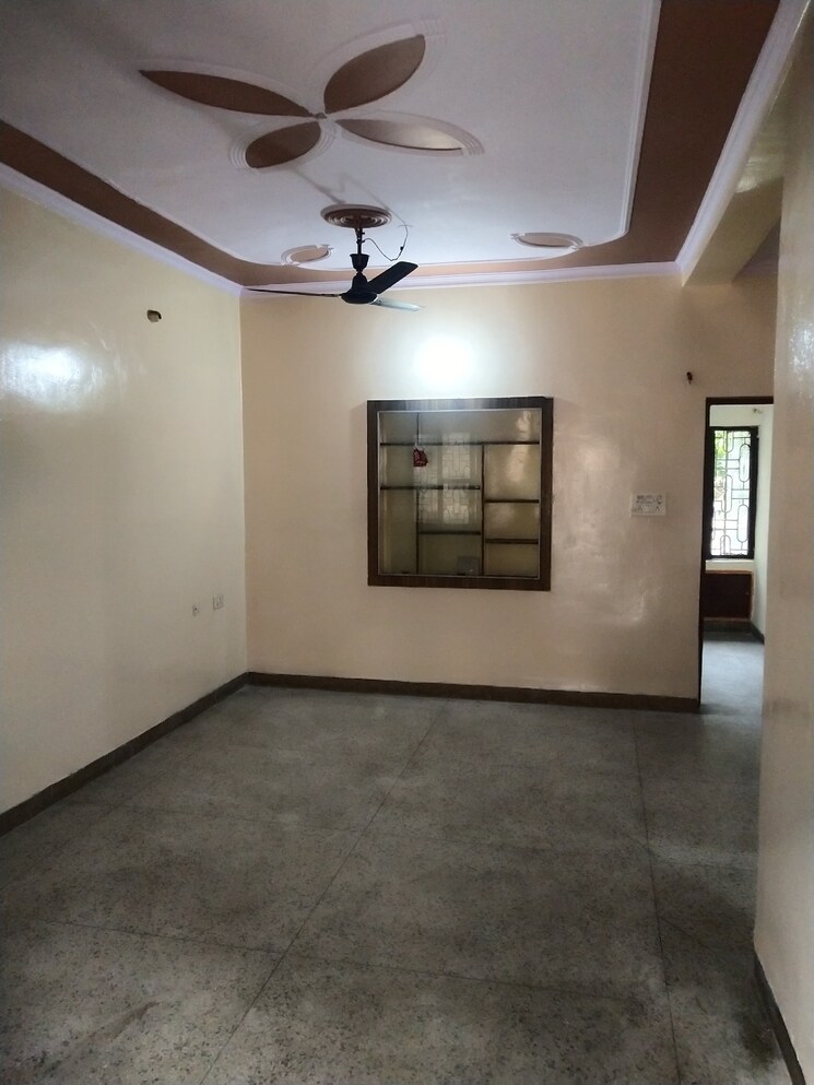 Room, sector 22 2 Bedroom 112 Sq.Mt. Independent House In Sector 22 Noida 8971701
