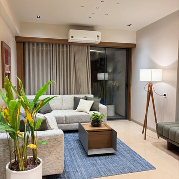 Team Area in 5 BHK Apartment at Raheja Imperia, Worli – for Rent
