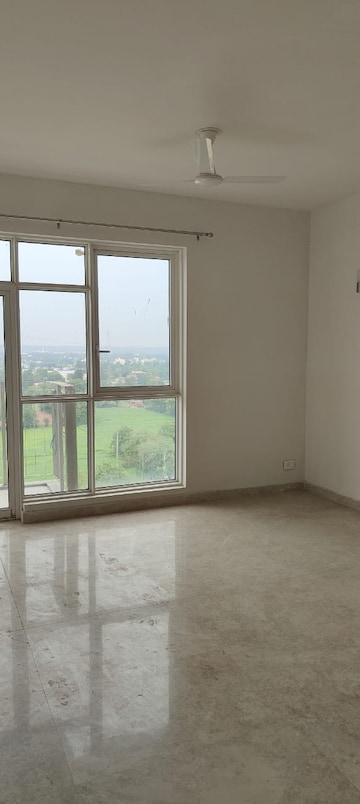 Room in 3 BHK Apartment at Ireo The Corridors, Sector 67a – for Rent