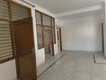 Room in 6+ BHK Independent House at Doordarshan Apartment, Sector 45 – for Rent