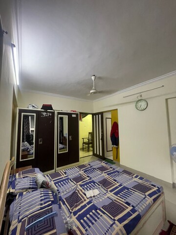 Bedroom in 2 BHK Apartment at Khar West – for Rent