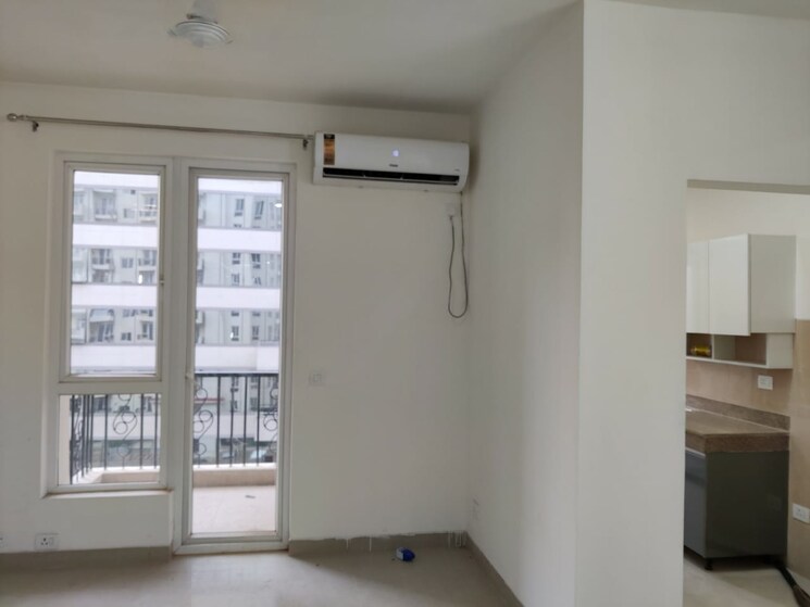 Room, emaar-emerald-estate 2.5 Bedroom 1020 Sq.Ft. Apartment In Sector 65 Gurgaon 8971841