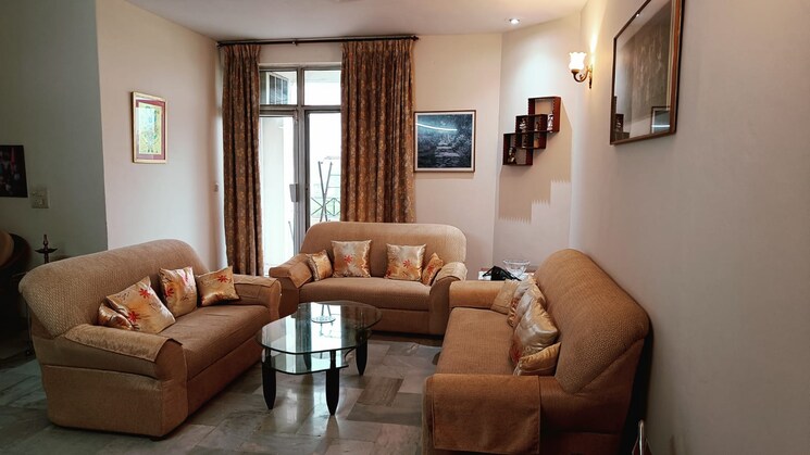 Living Room, dlf-silver-oaks 4 Bedroom 2100 Sq.Ft. Apartment In Sector 26 Gurgaon 8971810