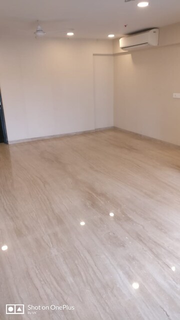 Room in 3 BHK Apartment at DLH Dawn, Santacruz West – for Rent