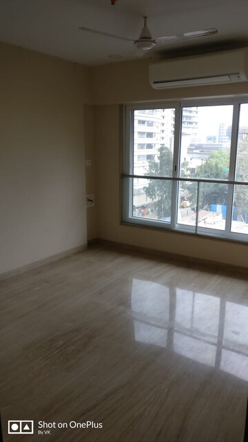Room in 3 BHK Apartment at DLH Dawn, Santacruz West – for Rent