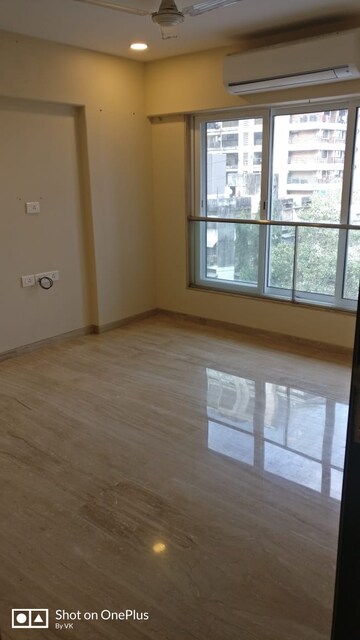 Room in 3 BHK Apartment at DLH Dawn, Santacruz West – for Rent