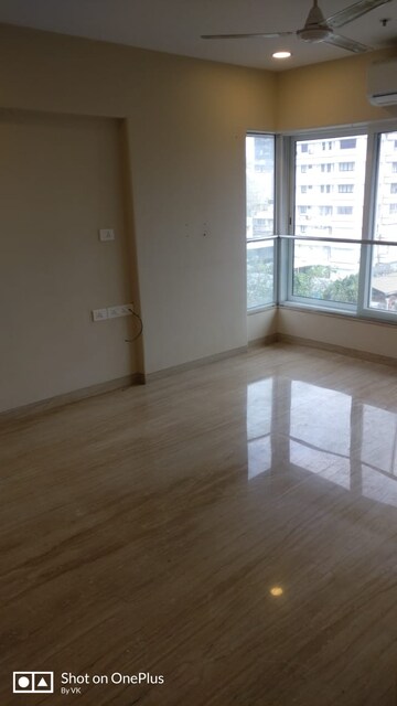 Room in 3 BHK Apartment at DLH Dawn, Santacruz West – for Rent