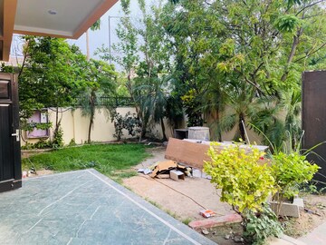 3.5 BHK Independent House – Garden View at Sector 44 - for Rent