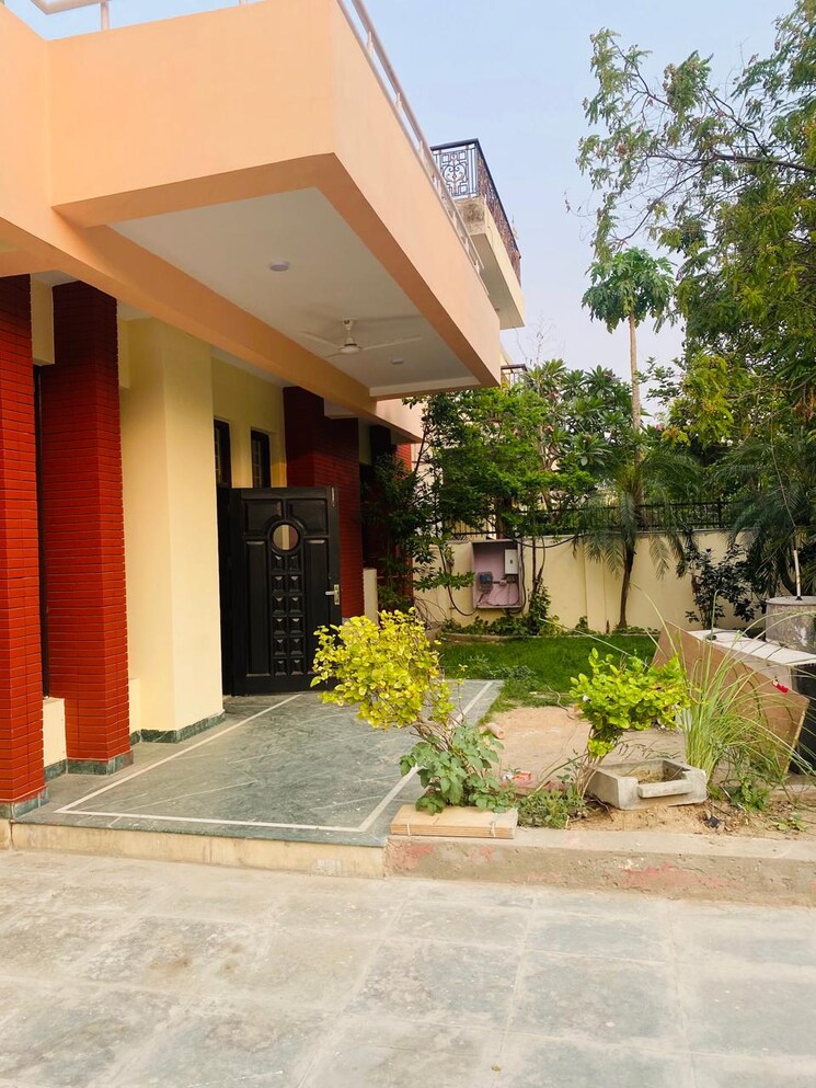 Exterior View, sector 44 3.5 Bedroom 450 Sq.Mt. Independent House In Sector 44 Noida 8971890