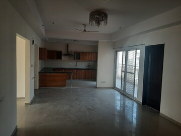 Room in 4 BHK Apartment at Sunworld Vanalika, Sector 107 – for Rent