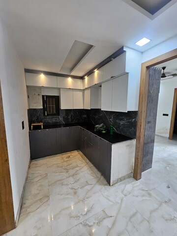 Team Area in 2 BHK Builder Floor at Aimnabad – for Sale