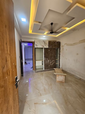 Furnished Amenities in 2 BHK Builder Floor at Aimnabad – for Sale