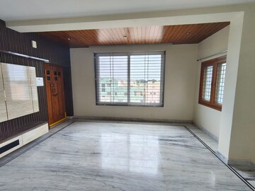 Room in 5 BHK Apartment at Banjara Hills – for Rent