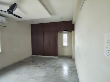 Room in 5 BHK Apartment at Banjara Hills – for Rent